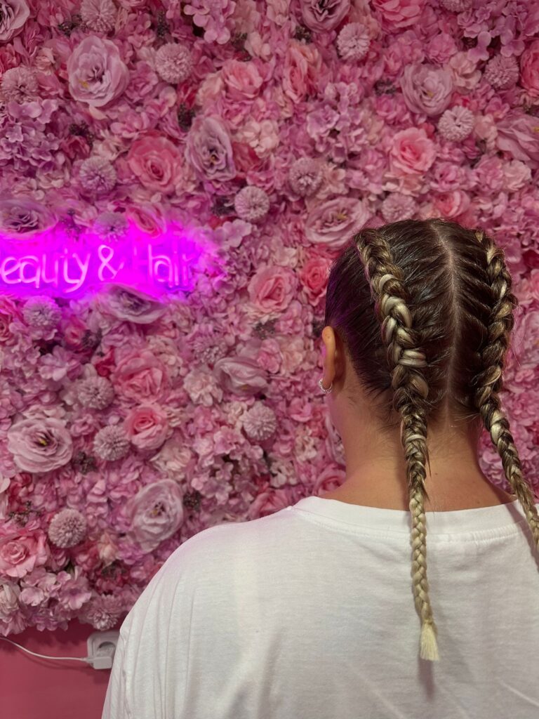 Rückansicht von zwei Cornrows mit Blond – Afro Shop Northeim.